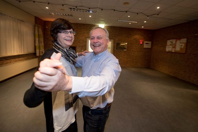 Met bruidsparen terug op de dansvloer in Nijverdal | Hellendoorn |  tubantia.nl