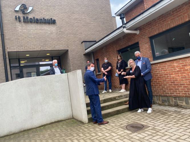 Stad Diest plaatst 240 zonnepanelen op dak van OC ’t Molenhuis: “Hiervoor telt stad Diest 102.137 euro neer”