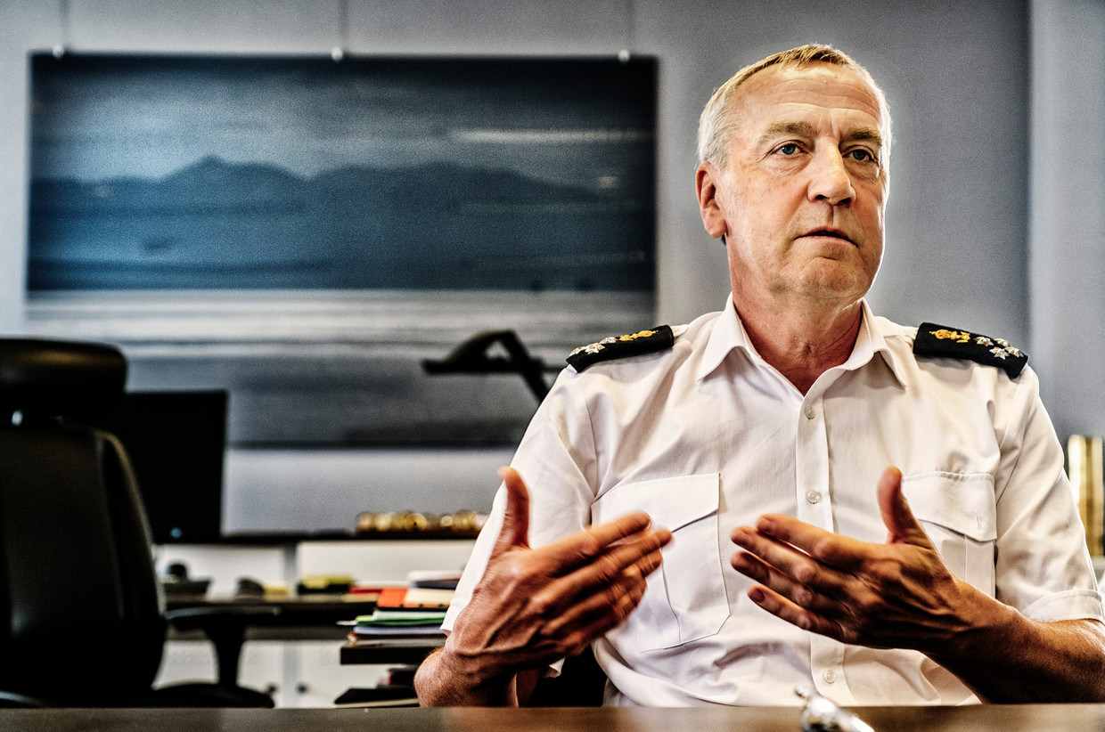 Michel Hofman is een Belgische admiraal die sinds 10 juli 2020 stafchef is van het Belgische leger. Beeld Tim Dirven