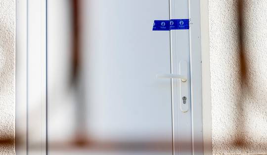 Jarenlang valse facturen en misbruik van identiteitskaarten: arts kon ongestoord miljoenen euro’s opstrijken