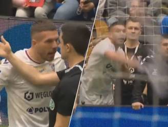 En dat in zijn eigen toernooi voor goede doel: gewezen international Lukas Podolski helemaal over de rooie na rode kaart