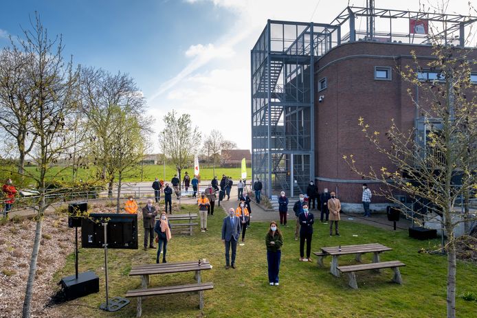 Zeven verschillende partners gaan in een 'Rondetafel' op zoek naar een oplossing voor Dreamville, de camping van Tomorrowland