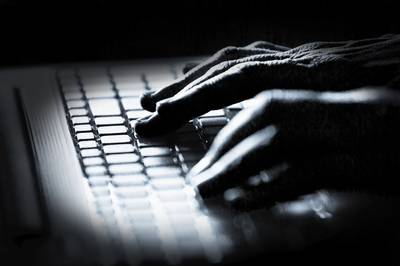 Infomiddag Maarheeze: Agenten vertellen bij welke signalen alarmbel over internetoplichting af zou m