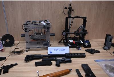 Un atelier illégal d’armes 3D démantelé à Louvain: “L’une des plus importantes opérations policières en Europe”