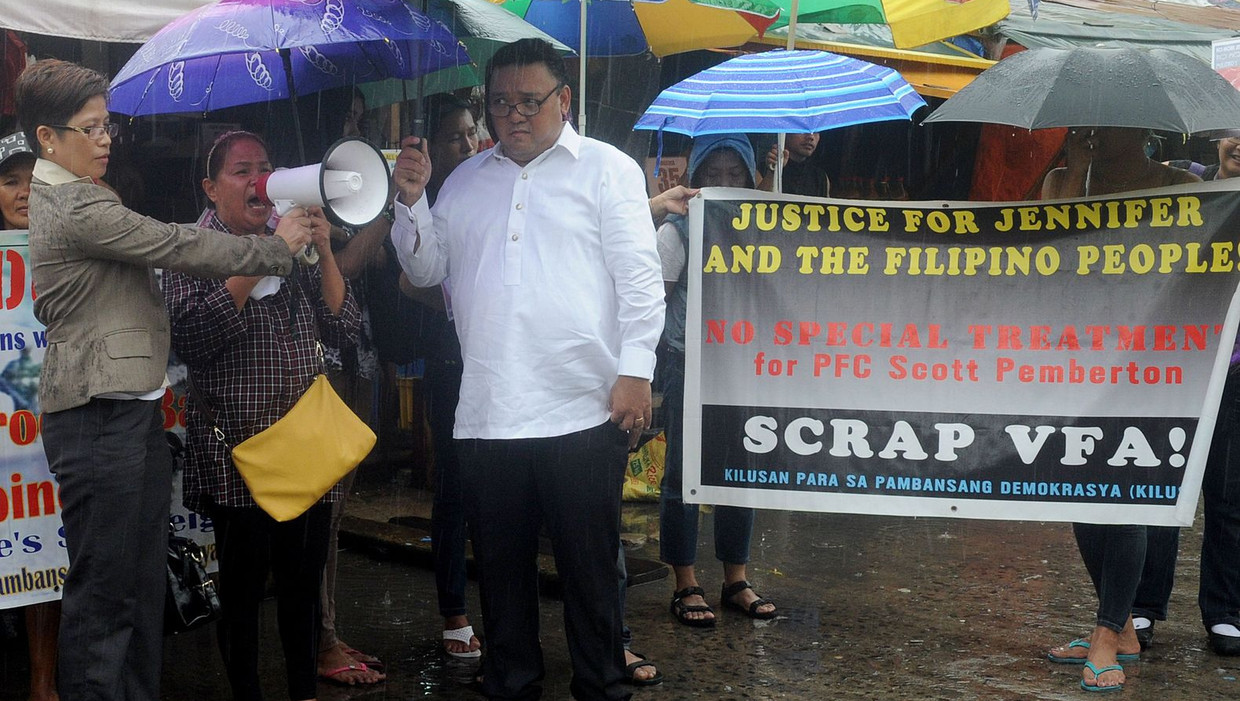 De moeder van slachtoffer Jennifer Laude voor de rechtbank in Olongapo. Beeld afp