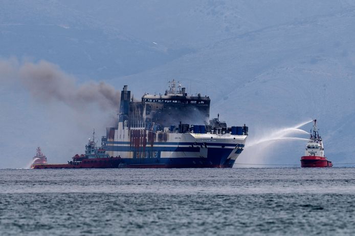 De onder Italiaanse vlag varende Euroferry Olympia op de Ionische Zee.