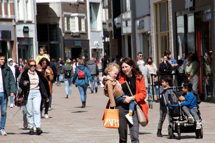Het mooie nieuws: vorige week had de retail in Tilburg een betere week dan dezelfde week in 2019, mensen zoeken de Heuvelstraat weer op.