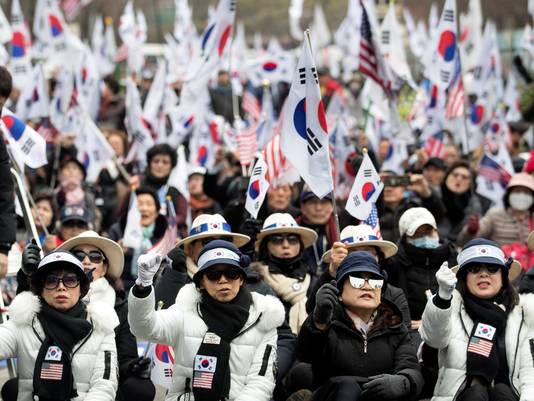 Justitie wil dat Park dertig jaar achter de tralies gaat, maar toch steunen veel Zuid-Koreanen haar