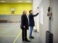D66-lijsttrekker voor de Eerste Kamer Paul van Meenen en D66-fractievoorzitter voor de Tweede Kamer Jan Paternotte brengen hun stem uit voor de Provinciale Statenverkiezingen.