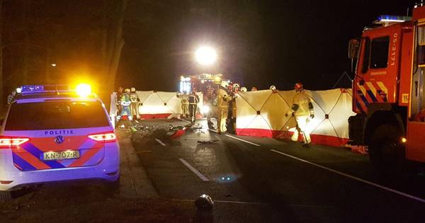 Frontale aanrijding Harbrinkhoek: 2 gewonden | Tubbergen - Tubantia