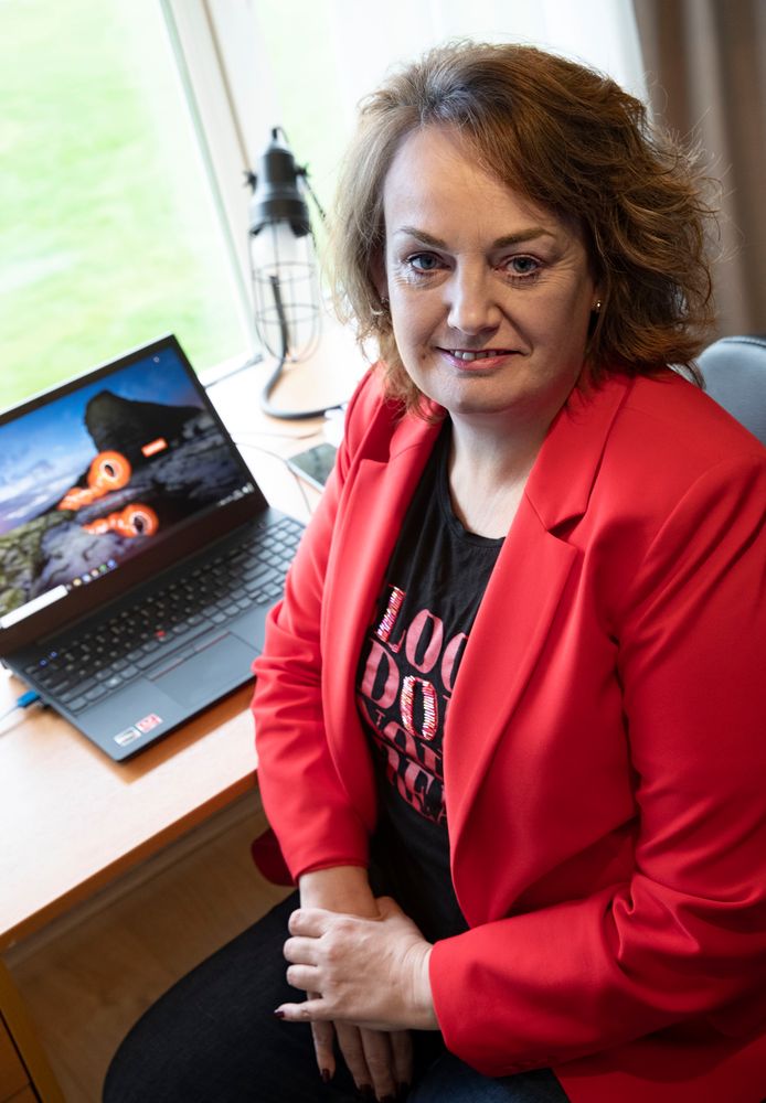 Alexis Barron werkt na de corona-uitbraak thuis om organisaties te blijven helpen met bescherming tegen cybercriminelen.