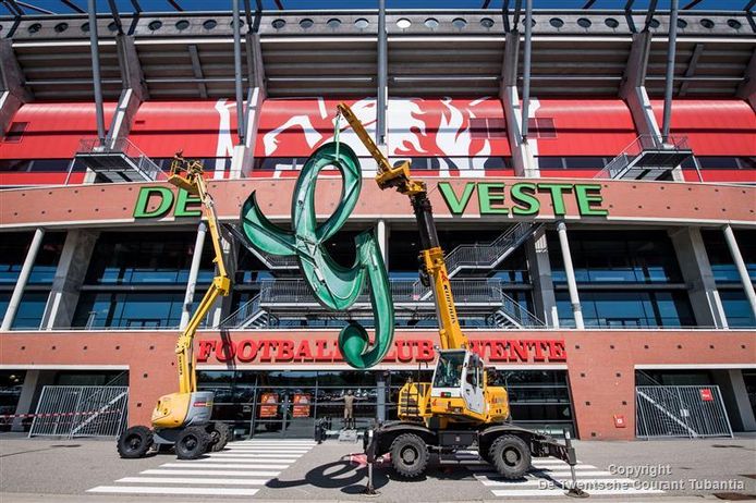 Het verwijderen van Grolsch van het FC Twente Stadion in 27 seconden ...