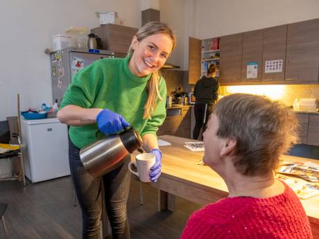 
Quinty combineert werk en studie, en ze is niet de enige: ‘Ik wil nú al mijn steentje bijdragen’