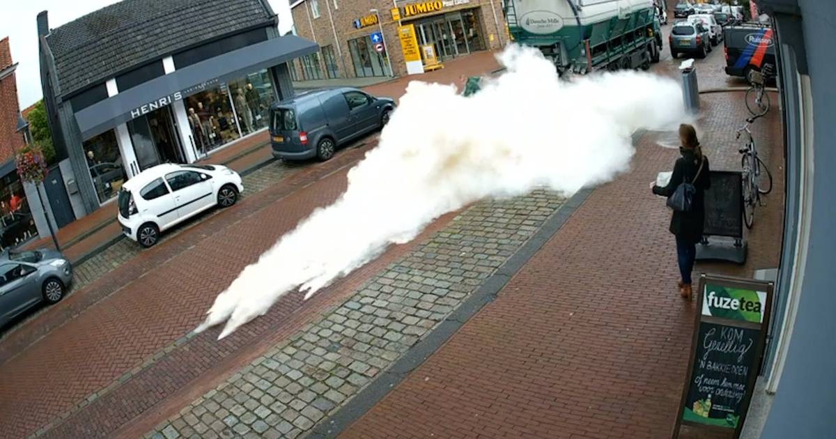 Nieuwsoverzicht | 'Witte explosie' zet dorpscentrum op z'n kop - Beschonken bestuurder (20) scheurt 