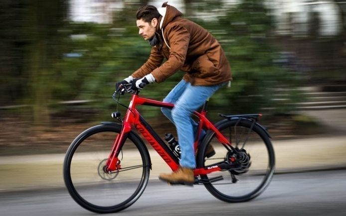 De elektrisch fiets rukt op, maar hoe ver kom je in de praktijk? Met een handige rekentool kun je dat alvast uitrekenen voordat je de fiets koopt.