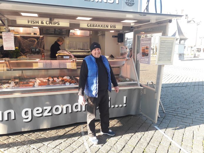 Carlo Gepkens in een van vakken die hij heeft afgebakend om de kans op besmetting te verkleinen.