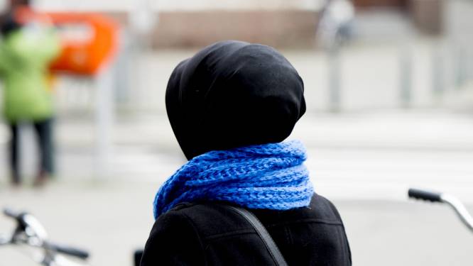 Meisje (14) doet hoofddoek niet af en wordt zwaar mishandeld in Emmeloord
