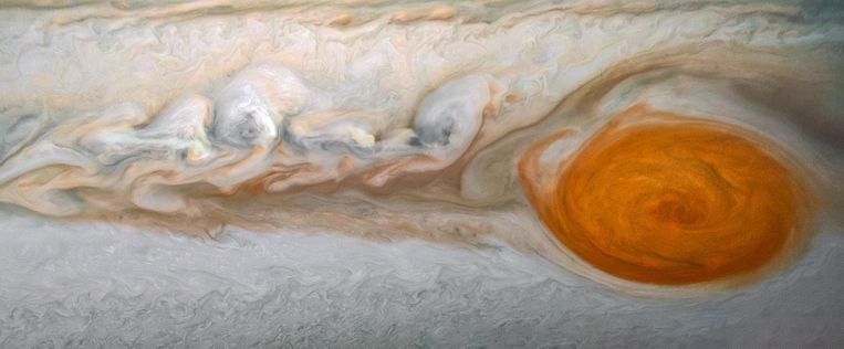De grote rode vlek, vastgelegd door ruimtesonde Juno. Beeld NASA/Kevin M. Gill