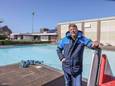 Hans van der Veen, voorzitter van Stichting Wissebad. Hij zou het zonde vinden als 'zijn’ zwembad komend zwemseizoen vaak dicht is door een gebrek aan vrijwilligers.