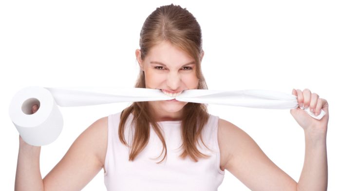 Accro Au Papier Toilette Elle S Enfile Un Rouleau Par Jour Lifestyle 7sur7 Be