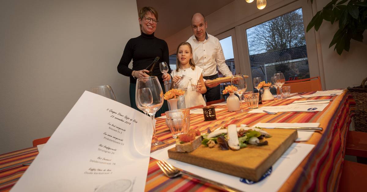 Walking Diner in Borne ‘Leuk dat onbekenden bij elkaar aan tafel