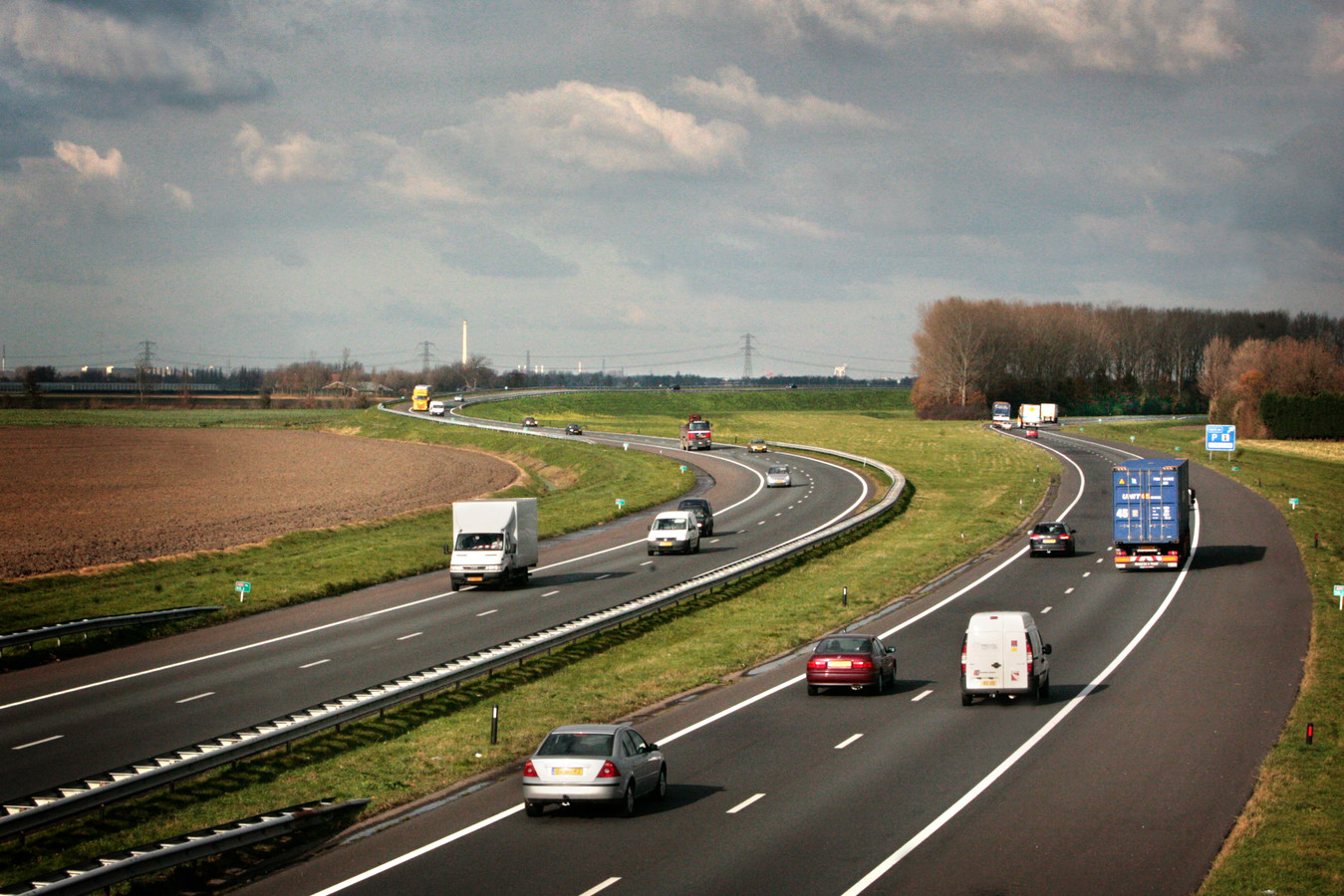 De eventuele nieuwe snelweg A4-Zuid moet ter hoogte van de 'Hoge Lus' bij Klaaswaal aansluiting vinden op de A29.