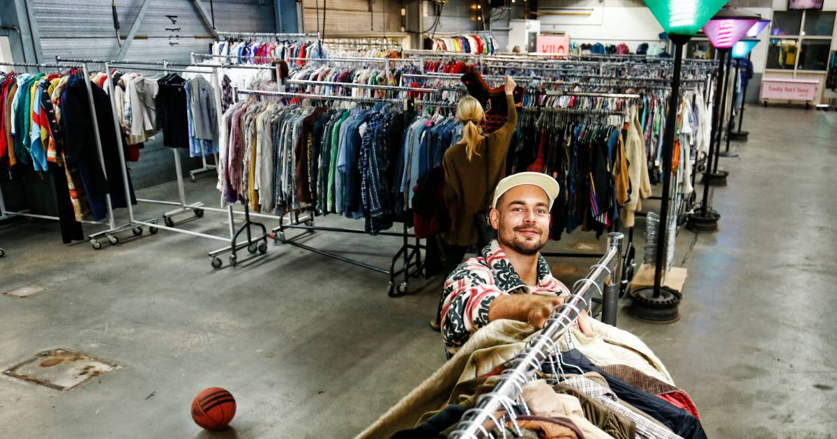 In deze vintage winkel reken je je kleding per kilo 'Mensen worden helemaal wild' | Utrecht | gelderlander.nl