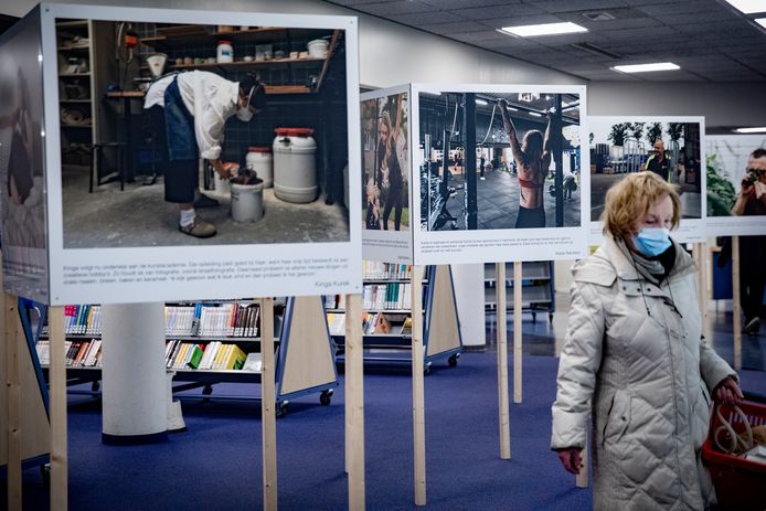 ED20220216-0007-In de bibliotheek in Best is een fotoexpositie te zien over in Nedelnad levende Polen.