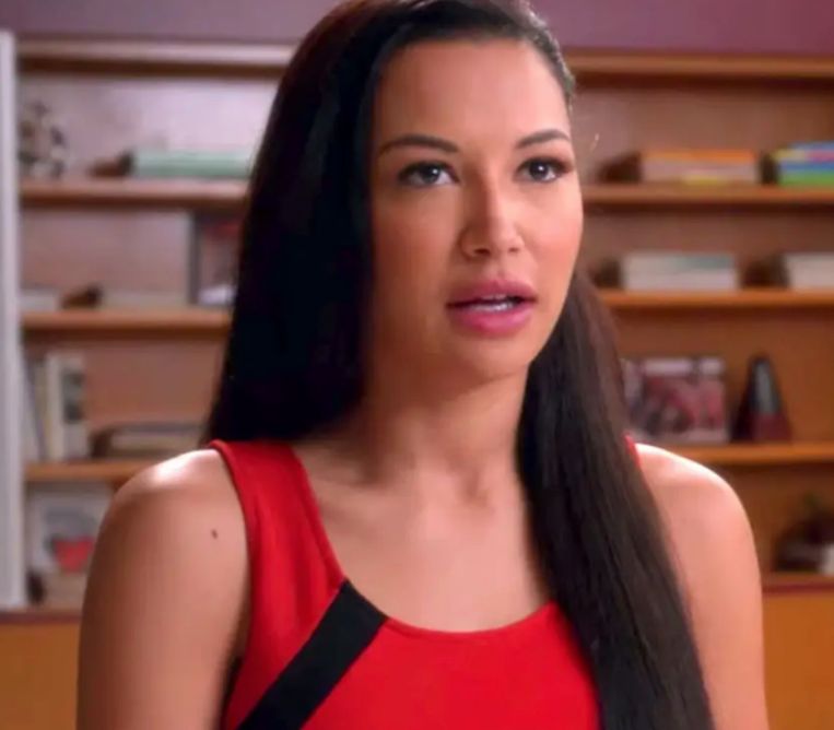 Naya Rivera zingt 'If I Die Young'.