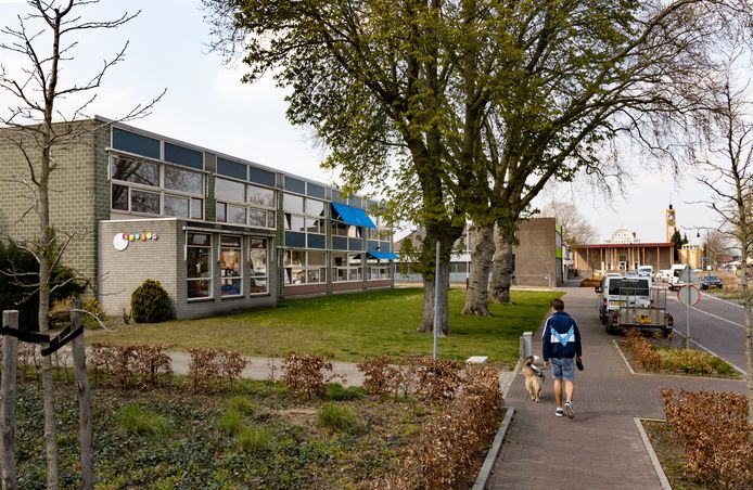 Basisschool St. Willibrordus in Neerkant is verouderd. Het duurt opnieuw langer voor er zicht is op nieuwbouw.