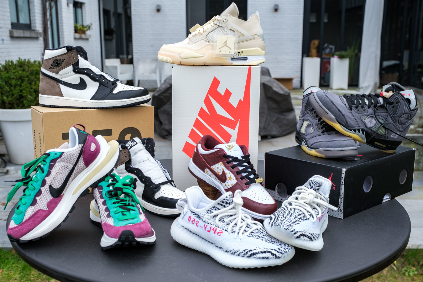 stroomkring Mening Overtuiging Vrienden starten webshop 'HYPD' met exclusieve sneakers: “Vroeger had  iedereen dezelfde schoenen, nu willen jongeren een uniek paar” | Foto |  pzc.nl