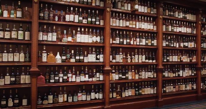 Tot voor kort was de collectie ondergebracht in 'Mr. Gooding's 'Pub', een speciale ruimte in zijn huis die speciaal ontworpen was om al zijn whisky's in hun glorie te tonen.