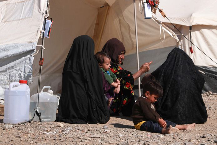 Duizenden Afghanen hebben hun huis verloren en verblijven in tenten op straat.