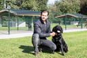 Mark ter Horst uit Vriezenveen begon in 2010 een hondenkennel, inmiddels is dat uitgegroeid tot een professioneel bedrijf. Ter Horst heeft alles dik voor elkaar, maar de buren klagen over onrustige honden. En nu hangt hem een dwangsom boven het hoofd.