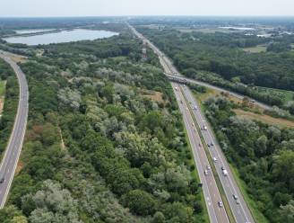 Meer dan anderhalf uur file op E34 richting Antwerpen door ongeval in Ranst