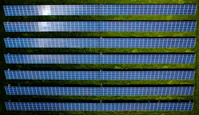 Het veelbesproken plan voor een zonnepark achter de Molendijk in Klaaswaal wordt voorlopig niet verder ontwikkeld.