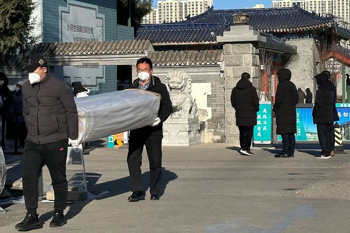 Door corona is het is druk bij Chinese crematoria.