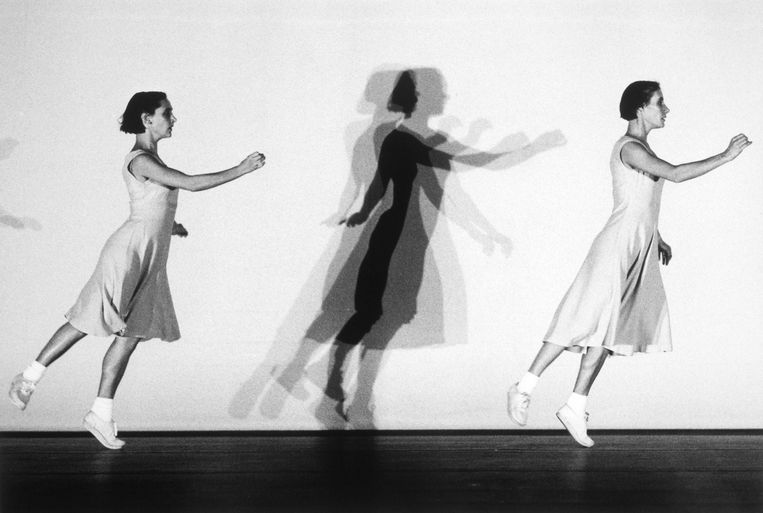 Fragment uit de dansvoorstelling 'Fase, Four Movements to the Music of Steve Reich Fase' van Rosas. Beeld Herman Sorgeloos