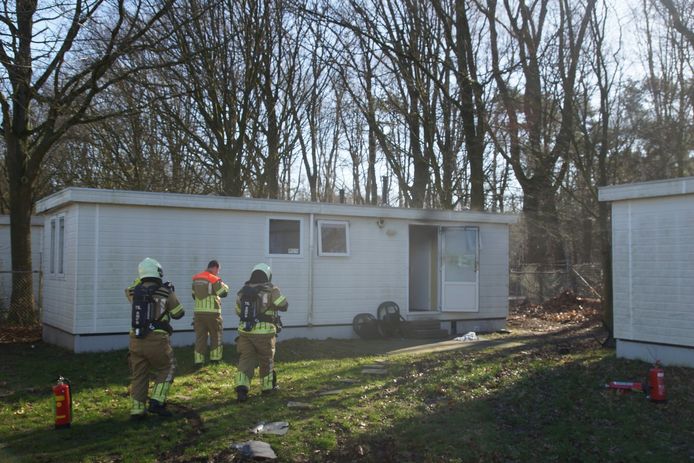 Een man is zondagochtend zwaargewond geraakt bij een brand in een caravan aan de Van Haestrechtstraat in Kaatsheuvel.
