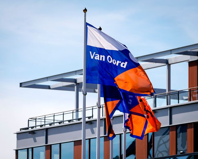 Bedrijfsvlag van baggeraar Van Oord.