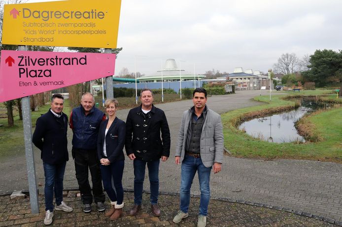 Jeffrey De Gast, Marc Starek, Hetty Lok, Johan Schaaf en Wouter van der Vorst aan het Zilverstrand.