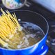 Gooi je pastawater niet weg na het koken: dit kun je er allemaal mee doen