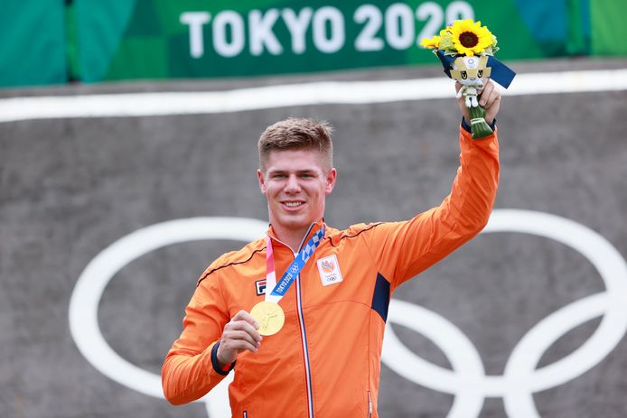 Niek Kimmann straalt met de gouden medaille om zijn nek.