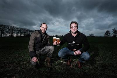 Boer en brouwer maken samen een puur Achterhoeks bier: ‘Alles zo lokaal mogelijk’
