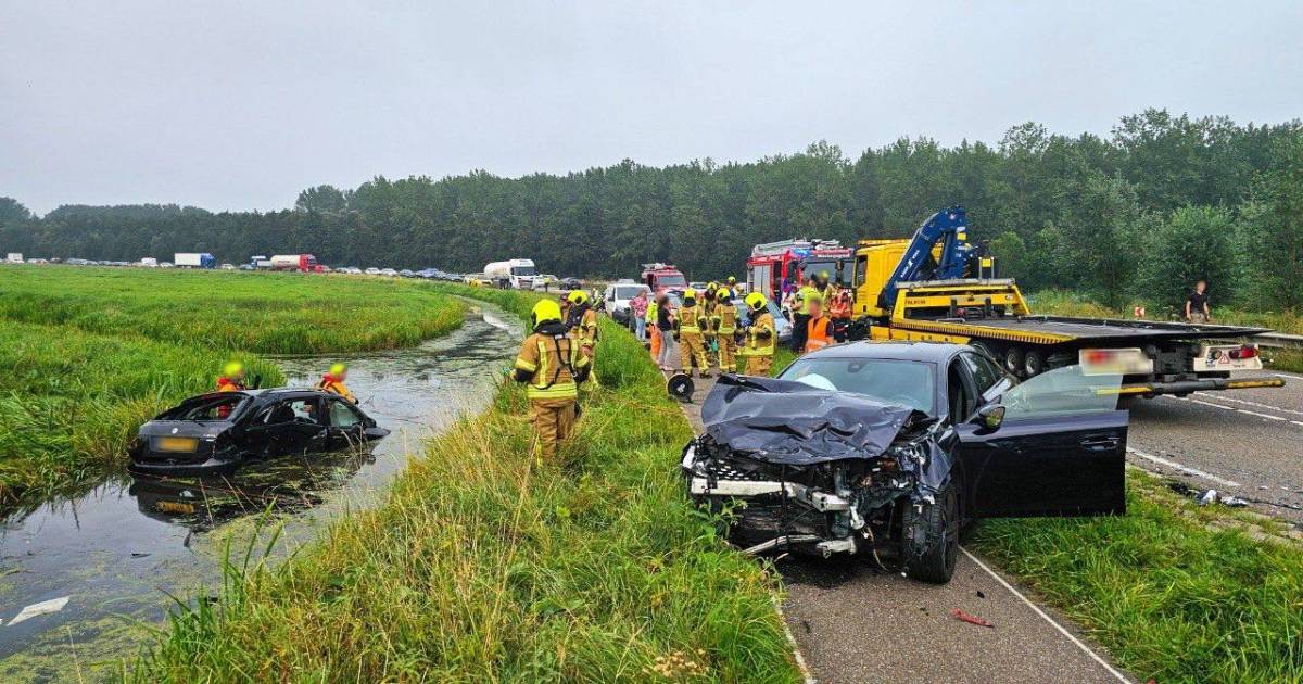 Flinke ravage na ongeluk op N214 in Oud-Alblas