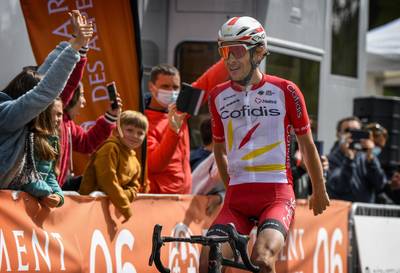 Koers Kort. Guillaume Martin klimt in Mercan’Tour Classic Alpes-Maritimes naar eerste zege in twee jaar - Van Moer neemt verkeerde afslag in Ronde van Limburg