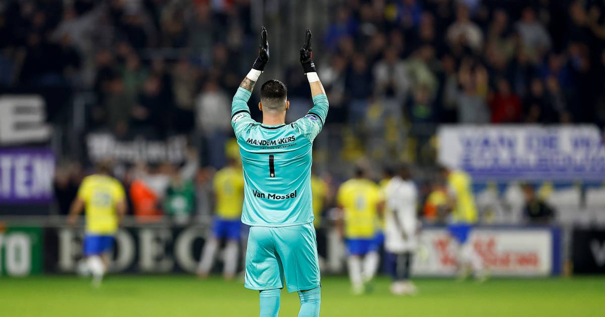 Etienne Vaessen na akelige botsing terug op trainingsveld: ‘Hij vangt voorzichtig wat ballen’.