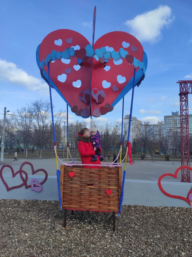 Nataliia Kot met dochtertje Anastasiia, een dag voordat de raketten op Kiev vallen