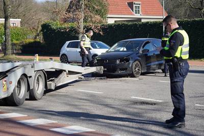 Automobilist botst op achteruitrijdende vrachtwagen in Teteringen