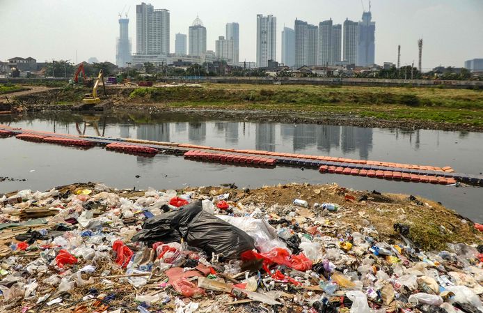 Plastic afval in Jakarta, archiefbeeld ter illustratie.